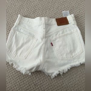 Levi’s white jean shorts size 26
